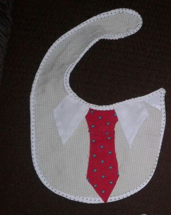 babero pequeño corbata roja