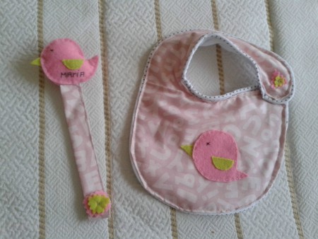 conjunto babero y chupetero pajaro