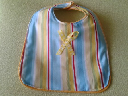 babero grande rayas amarillo azul